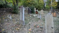 Náhrobky staré části hřbitova