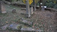 Náhrobky staré části hřbitova