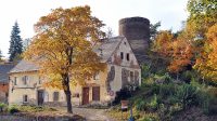 Pohled na zbytek věže na kraji Rabštejna nad Střelou