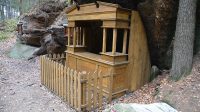 23. 4. 2016 - obnovený dřevěný oltář