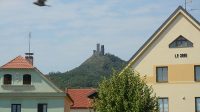 5. 8. 2022 - Pohled na hrad Hazmburk ze Slatiny