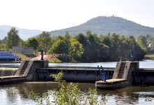 15. 9. 2016 - Pohled na hrad Egerberg ze zámeckého parku v Klášterci nad Ohří