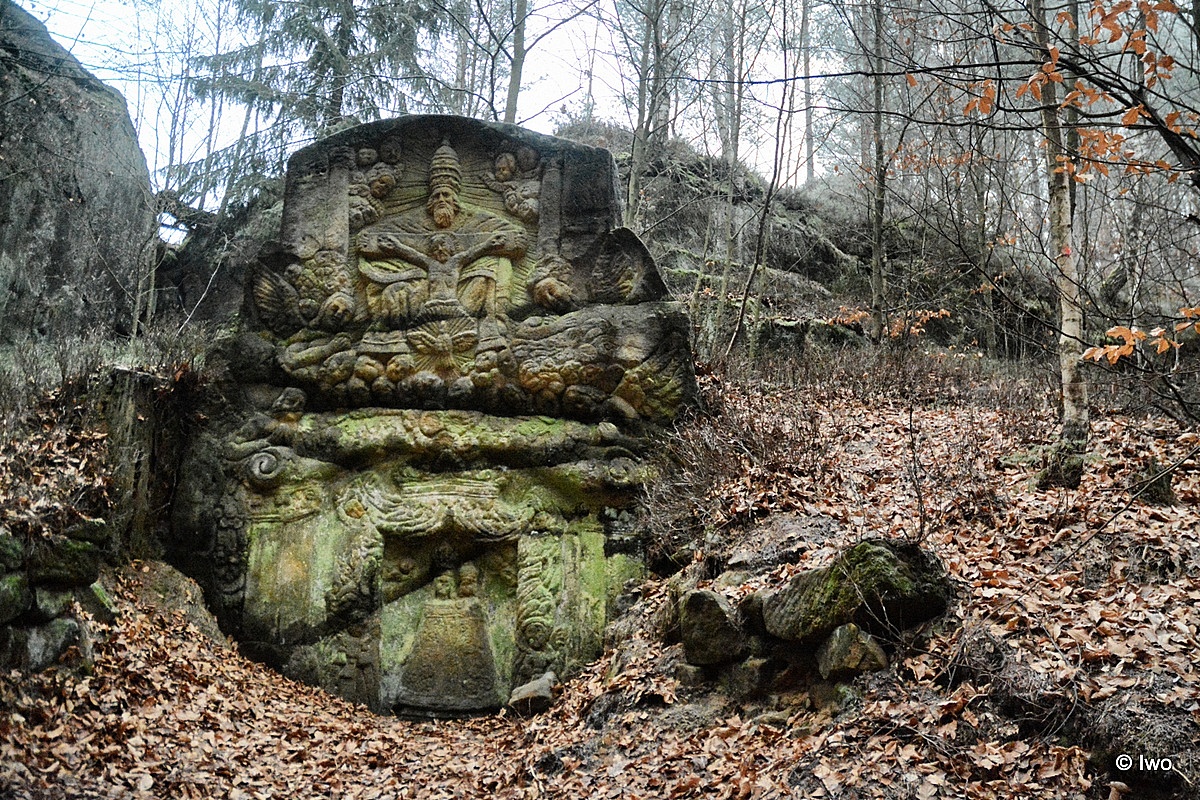 relief_nejsvetejsi_trojice