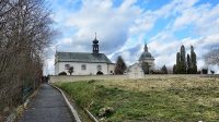 Hřbitov s kostelem Nejsvětější Trojice a hrobkou rodiny Schmittů