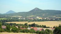 5. 8. 2022 - Pohled na hrad Košťálov z Chodovlic