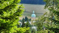 11. 7. 2016 - Výhled na kostel z Blatenského vrchu