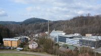 12. 4. 2025 - výhled na sklárnu od hrobky