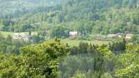 19. 5. 2014 - pohled na kapli Panny Marie Karmelské z rozhledny na Vlčí Hoře