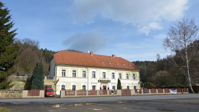 7. 3. 2016 - Restaurace u silnice v blízkosti zámeckého parku