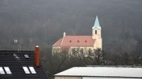27. 2. 2026 - Pohled na kostel ze silnice na Chouč